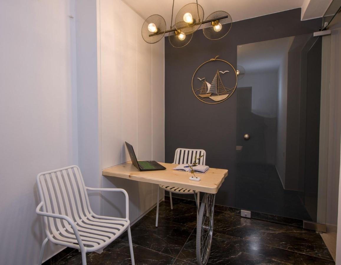 Ferienwohnung Eleanthi Modern Living Galatás Exterior foto